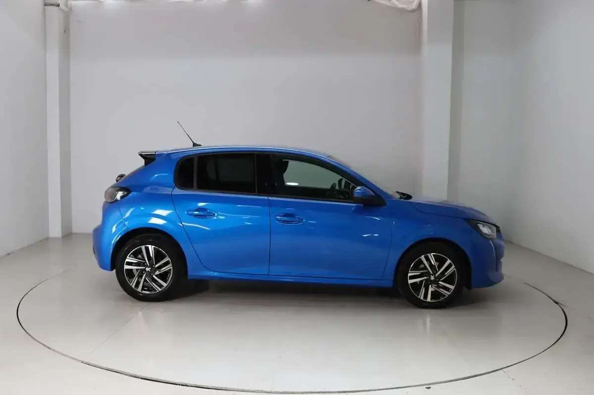 Gebraucht Peugeot 208 Allure 131 PS (96 kW) 2022 Blau Kleinwagen