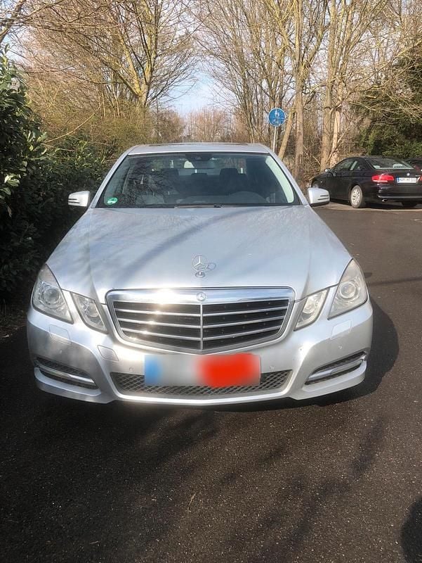 Gebraucht Mercedes E220 170 PS (125 kW) 2011 Silber Limousine