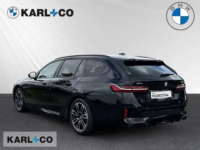 Gebraucht BMW 520 M Sport 197 PS (144 kW) 2025 Schwarz Kombi