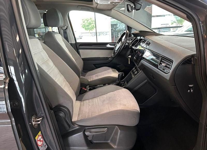 Gebraucht VW Touran Highline 150 PS (110 kW) 2020 Grau Van / Kleinbus