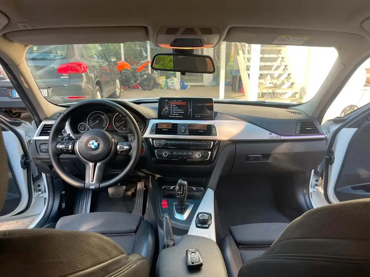 Gebraucht BMW 320 163 PS (119 kW) 2017 Weiß Limousine