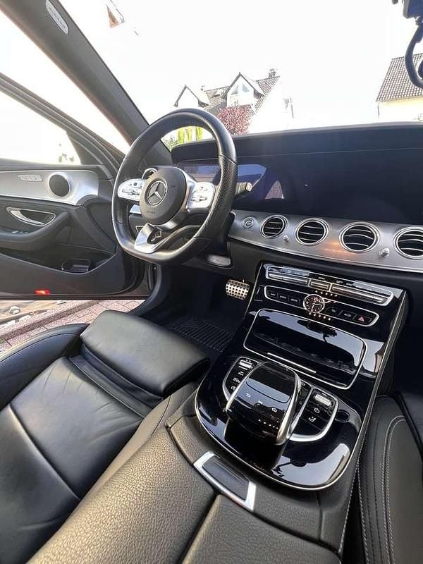 Grau Gebraucht 2020 Mercedes E350 Kombi | 32.000 € (Fairer Preis) - Bild 1/4