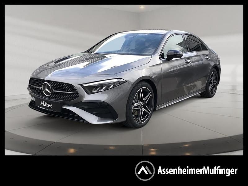 Metalliclack mountaingrau Gebraucht 2025 Mercedes A200 Limousine | 38.770 € - Bild 1/4