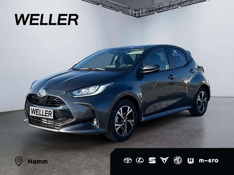 Marlingrau metallic Gebraucht 2025 Toyota Yaris Hybrid Kleinwagen | 25.880 € (Teuer) - Bild 1/3