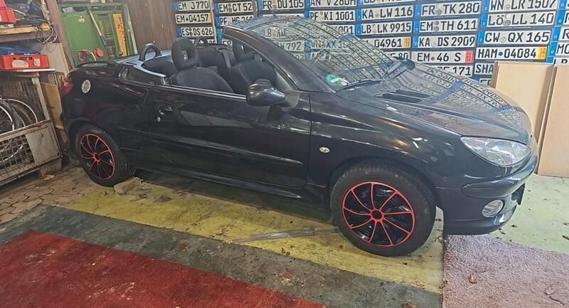Schwarz Gebraucht 2005 Peugeot 206 CC Platinum Cabrio | 750 € (Superpreis) - Bild 1/4