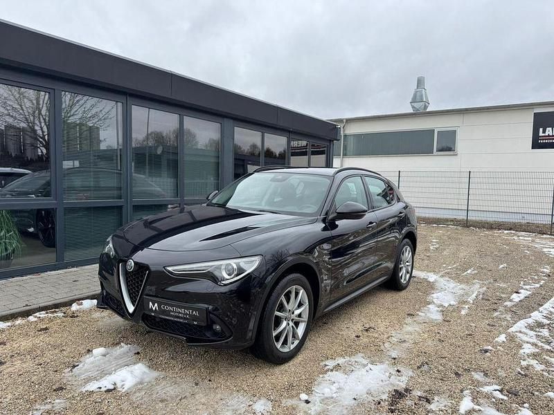 Gebraucht Alfa Romeo Stelvio Super 209 PS (153 kW) 2018 Schwarz SUV
