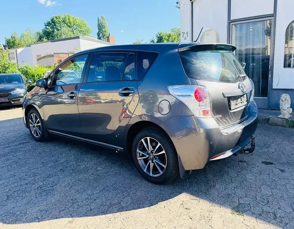 Gebraucht Toyota Verso Life 124 PS (91 kW) 2013 Grau Van / Kleinbus