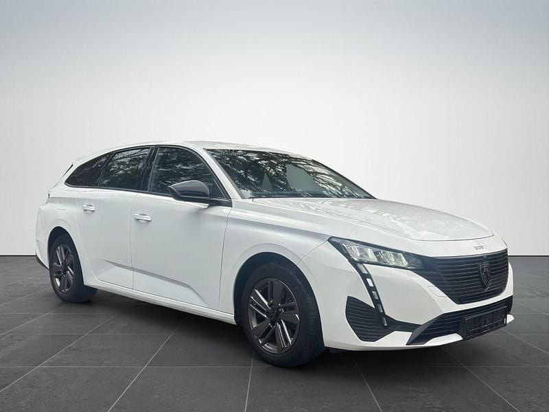 Weiß Gebraucht 2022 Peugeot 308 Active Kombi | 15.999 € (Guter Preis) - Bild 1/4