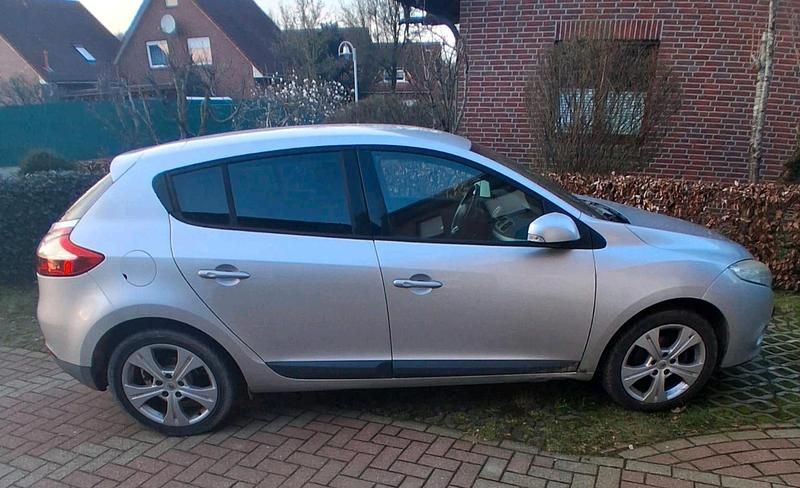 Gebraucht Renault Mégane 100 PS (73 kW) 2009 Silber Limousine