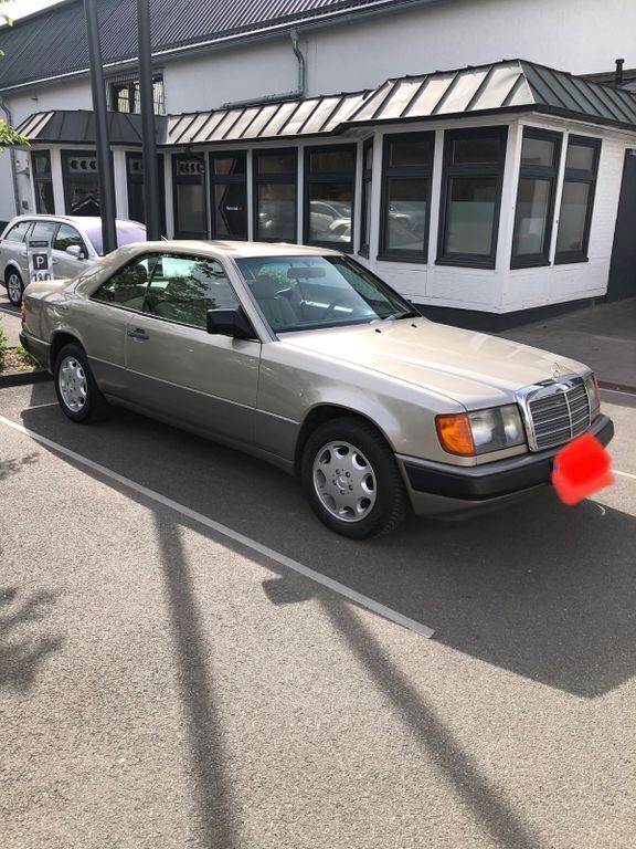 Gebraucht Mercedes 230 132 PS (97 kW) 1988 Gold Coupé