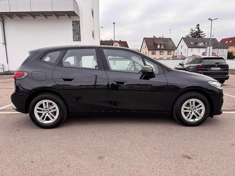 Gebraucht BMW 220 170 PS (125 kW) 2023 Saphirschwarz Van / Kleinbus