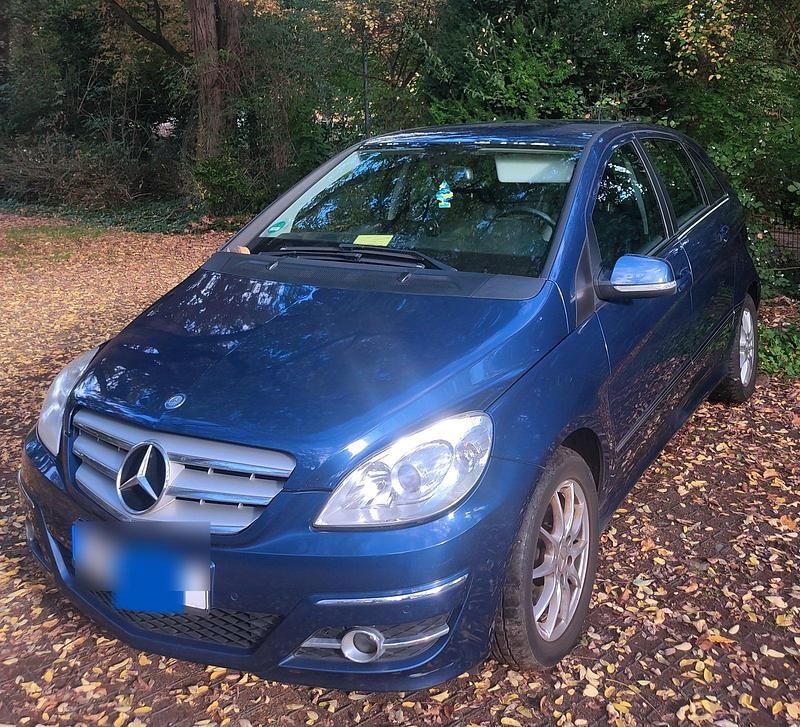 Blau Gebraucht 2010 Mercedes B180 Van / Kleinbus | 4.300 € (Guter Preis) - Bild 1/4
