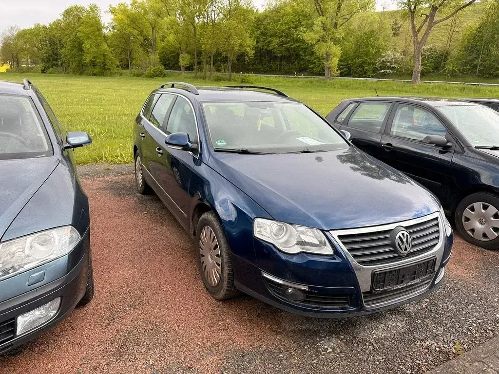 Gebraucht VW Passat Comfortline 140 PS (102 kW) 2010 Blau Kombi