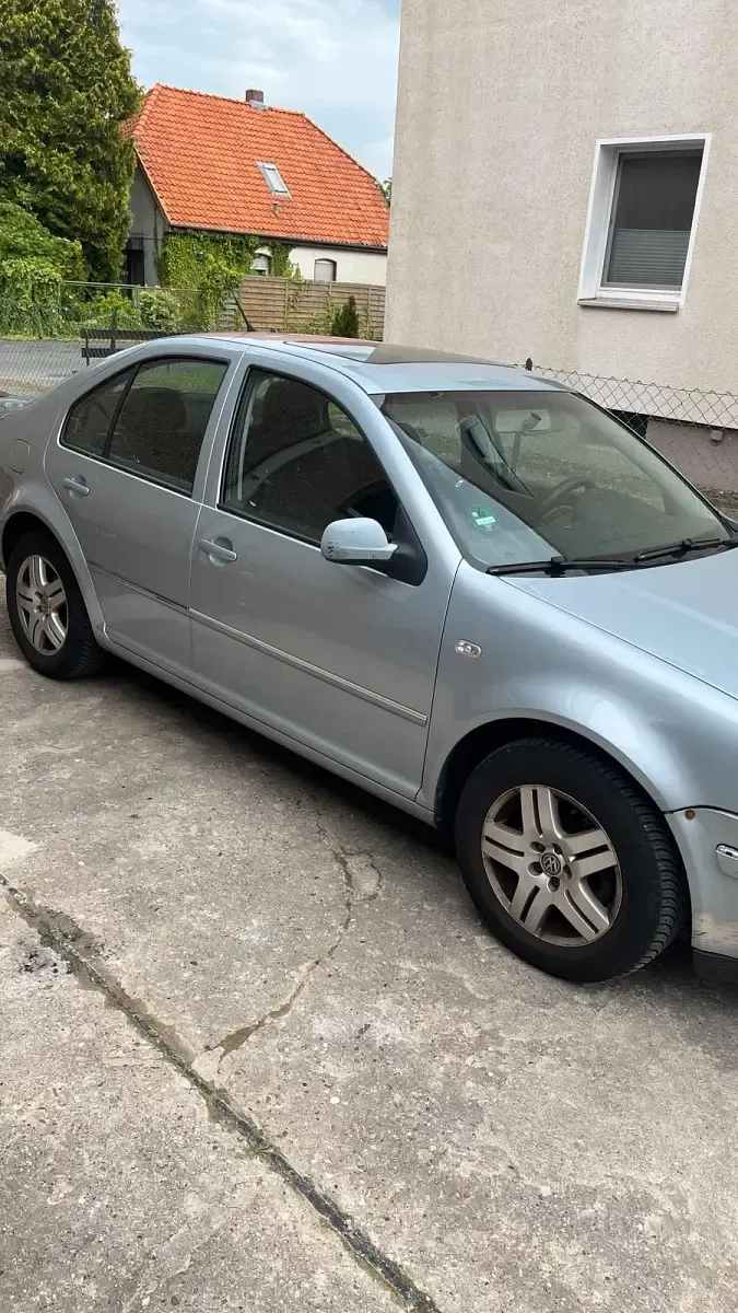 Occasion VW Bora 75 ch (55 kW) 2004 Bleue Berline