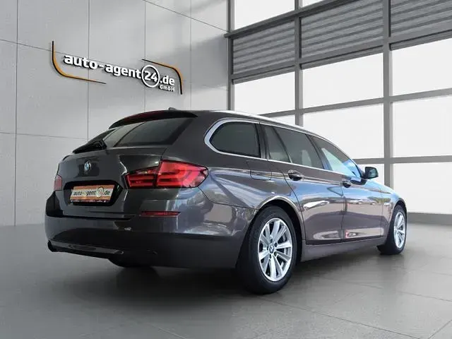 Gebraucht BMW 520 184 PS (135 kW) 2012 Havanna (braun) metallic Kombi