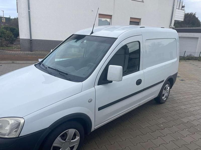 Gebraucht Opel Combo 65 PS (47 kW) 2009 Weiß Van / Kleinbus