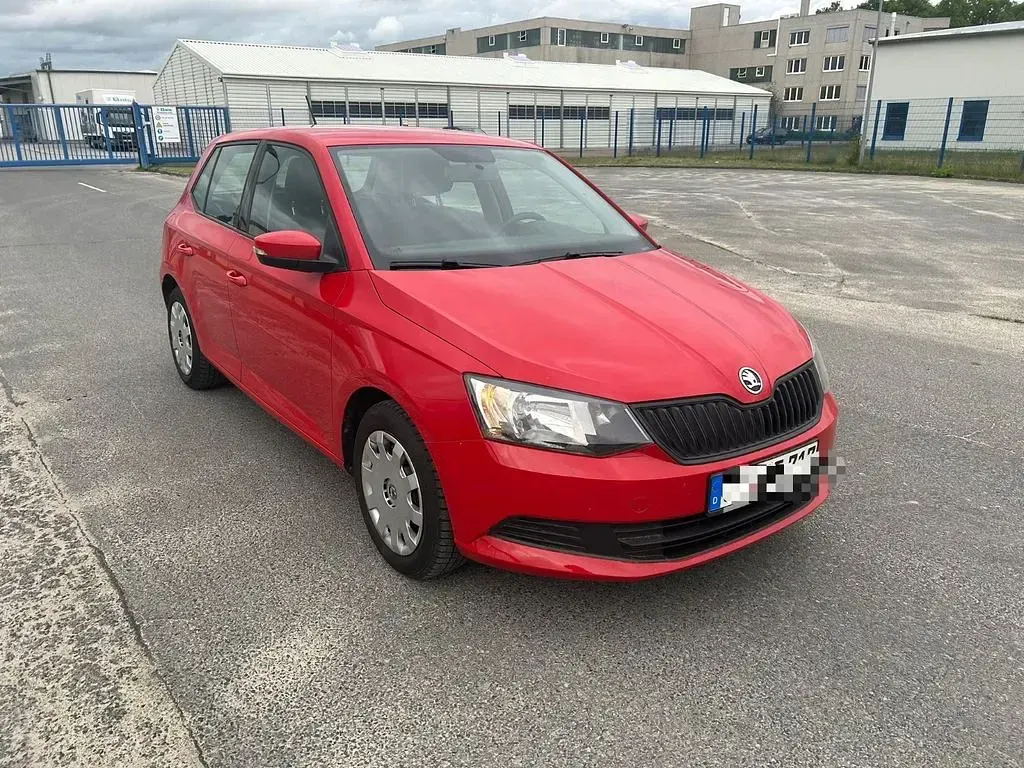 Używany Skoda Fabia Cool Edition 60 KM (44 kW) 2017 Czerwony Sedan/Limuzyna