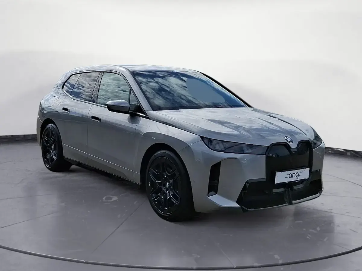 Neu BMW iX M Sport 300 kW (408 PS) 2026 Silber SUV
