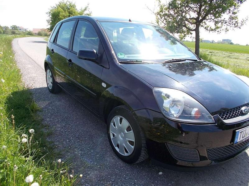 Gebraucht Ford Fiesta 80 PS (58 kW) 2008 Schwarz Kleinwagen