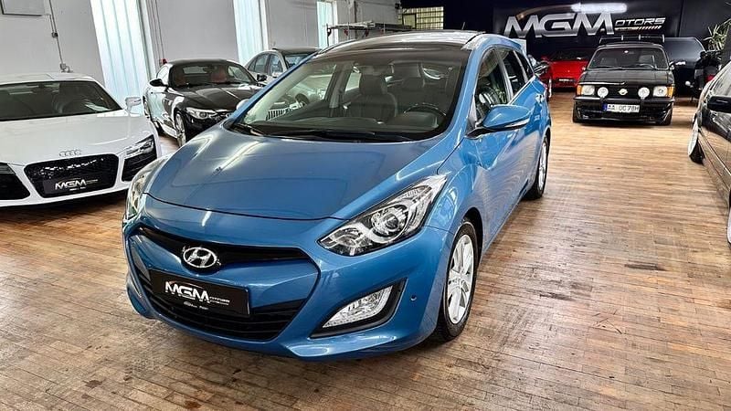 Blau Gebraucht 2013 Hyundai i30 Style Kombi | 9.339 € (Fairer Preis) - Bild 1/4
