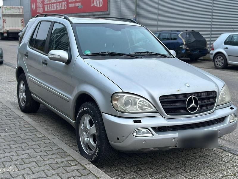 Gebraucht Mercedes ML270 163 PS (119 kW) 2004 Silber SUV