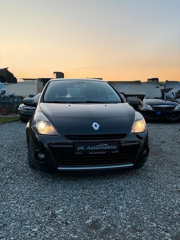 Schwarz Gebraucht 2011 Renault Clio III Kleinwagen | 2.100 € (Fairer Preis) - Bild 1/4