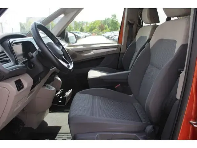 Gebraucht VW Multivan 150 PS (110 kW) 2023 Energetic orange metallic Van / Kleinbus