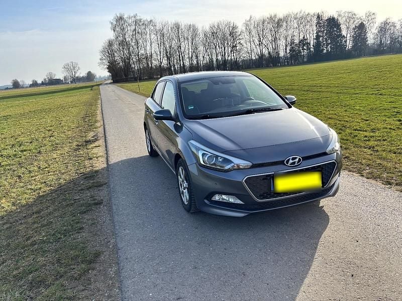 Gebraucht Hyundai i20 90 PS (66 kW) 2016 Kleinwagen