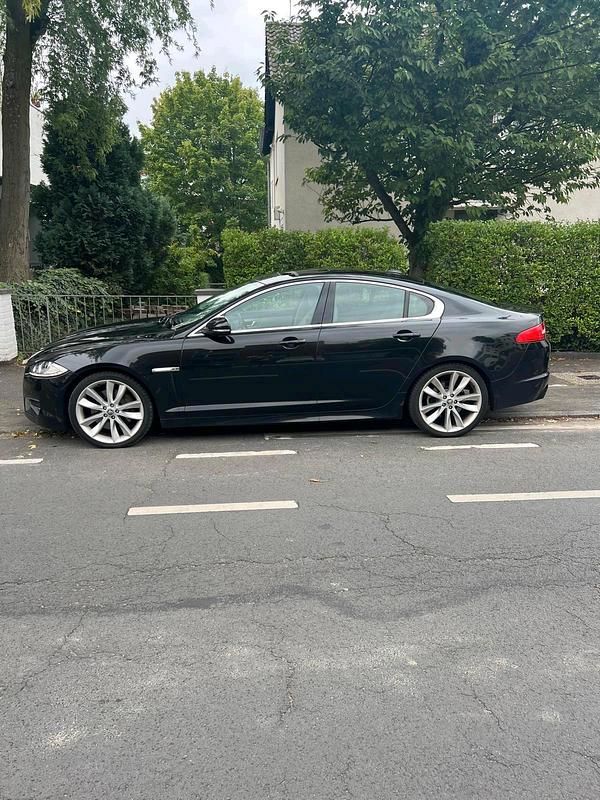 Schwarz Gebraucht 2013 Jaguar XF S Limousine | 10.700 € (Fairer Preis) - Bild 1/4