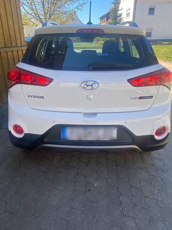 Gebraucht Hyundai i20 Active 120 PS (88 kW) 2017 Weiß Kleinwagen