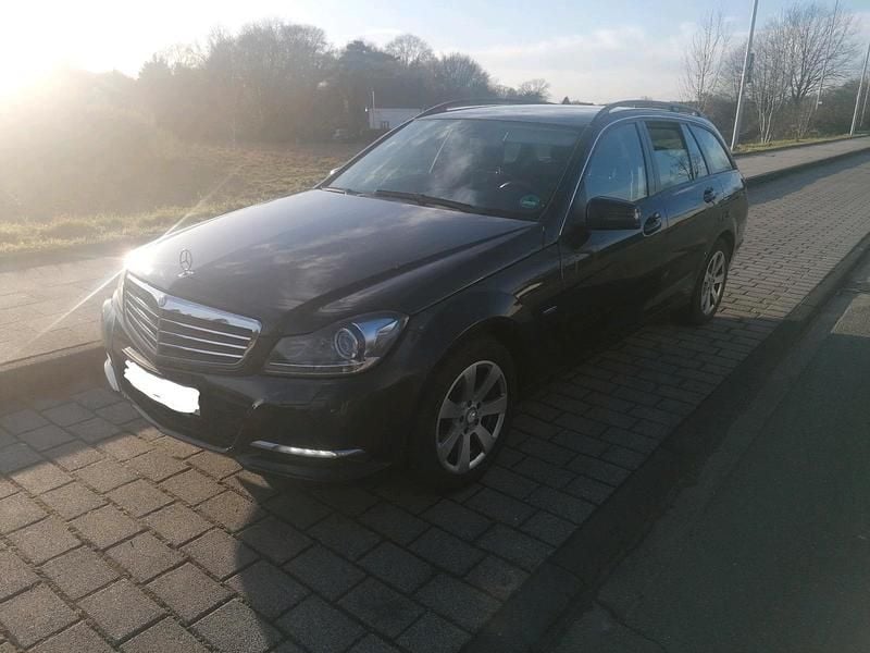 Gebraucht Mercedes C220 170 PS (125 kW) 2012 Schwarz Kombi