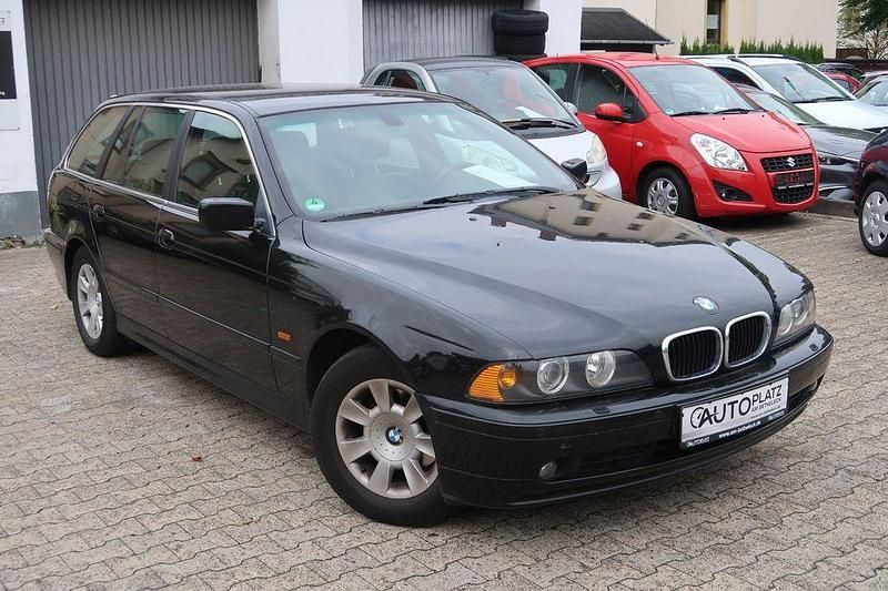 Schwarz Gebraucht 2002 BMW 520 Kombi | 3.650 € (Fairer Preis) - Bild 1/4