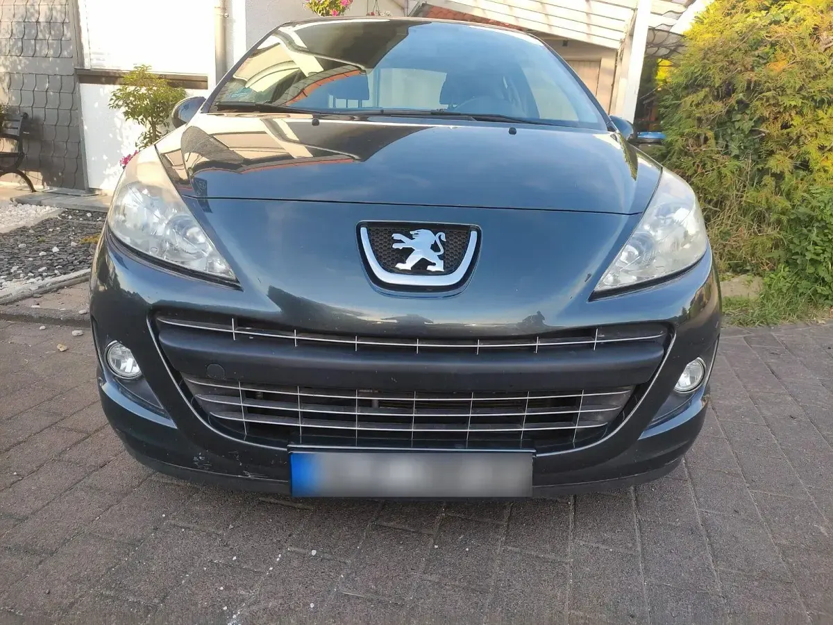 Gebraucht Peugeot 207 Forever 95 PS (69 kW) 2012 Grau Limousine