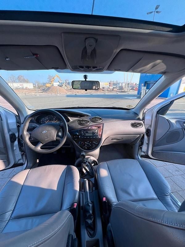 Gebraucht Ford Focus Ghia 90 PS (66 kW) 2000 Silber Kombi