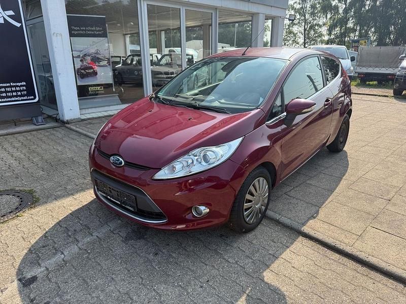 Rot Gebraucht 2010 Ford Fiesta Titanium Kleinwagen | 3.490 € (Fairer Preis) - Bild 1/4