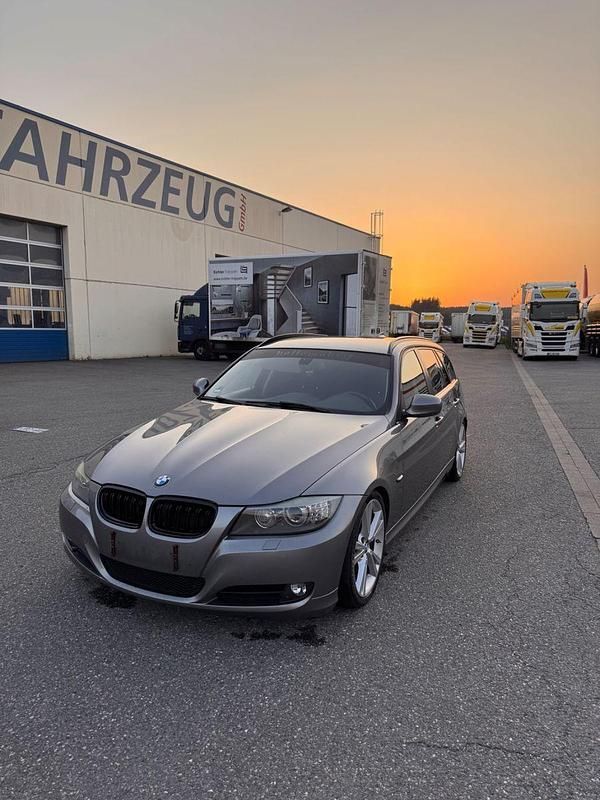 Gebraucht BMW 320 Performance 170 PS (125 kW) 2011 Grau Kombi