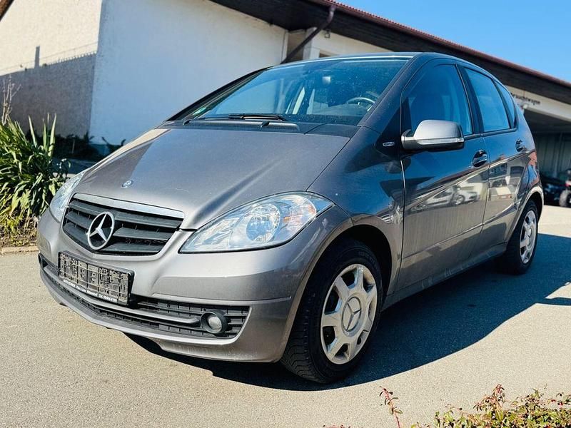 Gebraucht Mercedes A180 116 PS (85 kW) 2011 Grau Limousine
