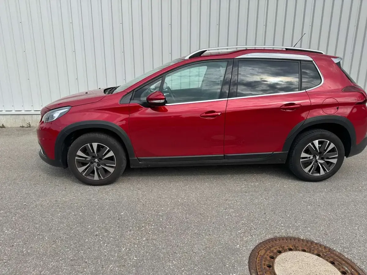 Gebraucht Peugeot 2008 131 PS (96 kW) 2019 Rot SUV
