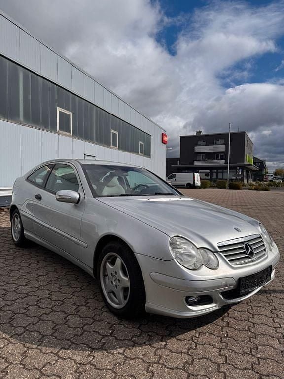 Gebraucht Mercedes C200 163 PS (119 kW) 2004 Silber Coupé