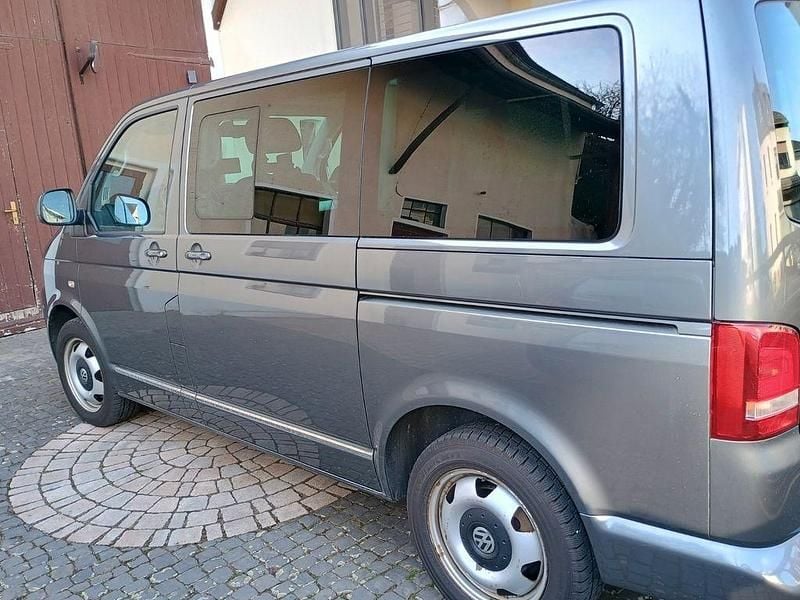 Używany VW T5 Highline 179 KM (131 kW) 2011 Szary Van