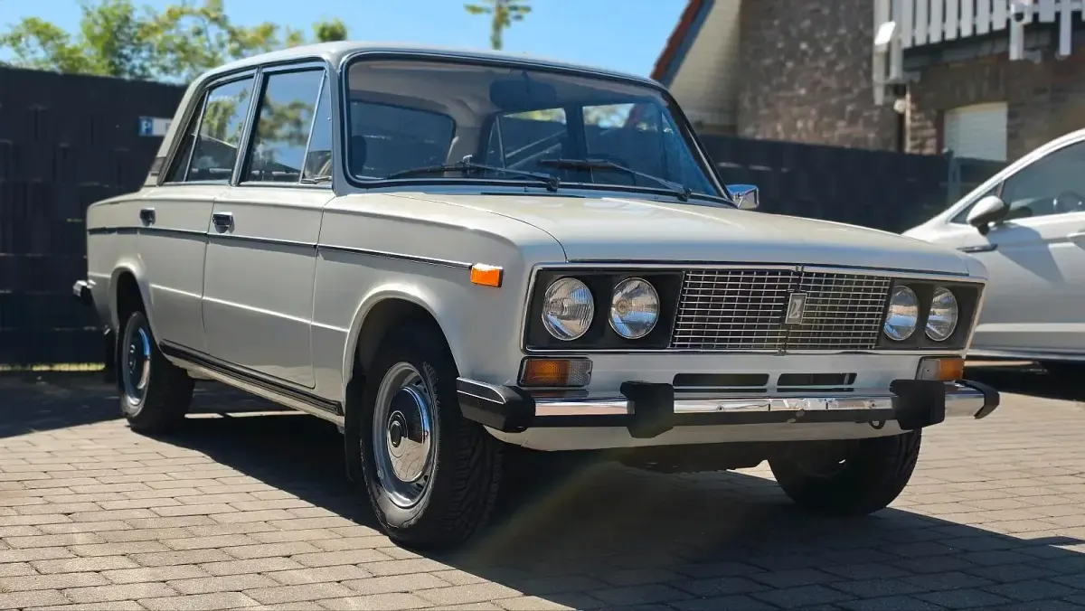 Second-hand Lada 2106 75 CP (55 kW) 1986 Alb Berlinǎ