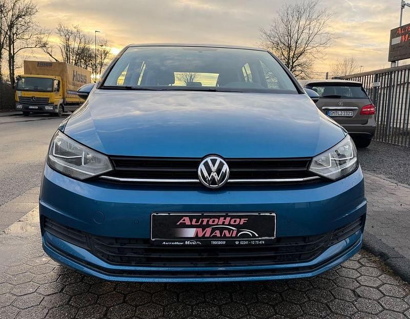 Gebraucht VW Touran Trendline 110 PS (80 kW) 2018 Blau Van / Kleinbus