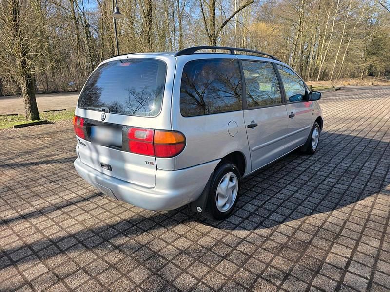 Gebraucht VW Sharan 110 PS (80 kW) 1997 Silber Van / Kleinbus