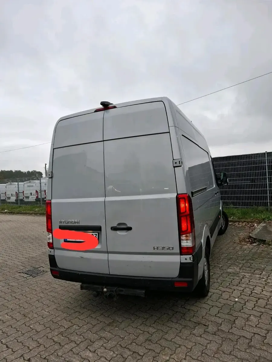 Gebraucht Hyundai H 350 150 PS (110 kW) 2016 Silber Van