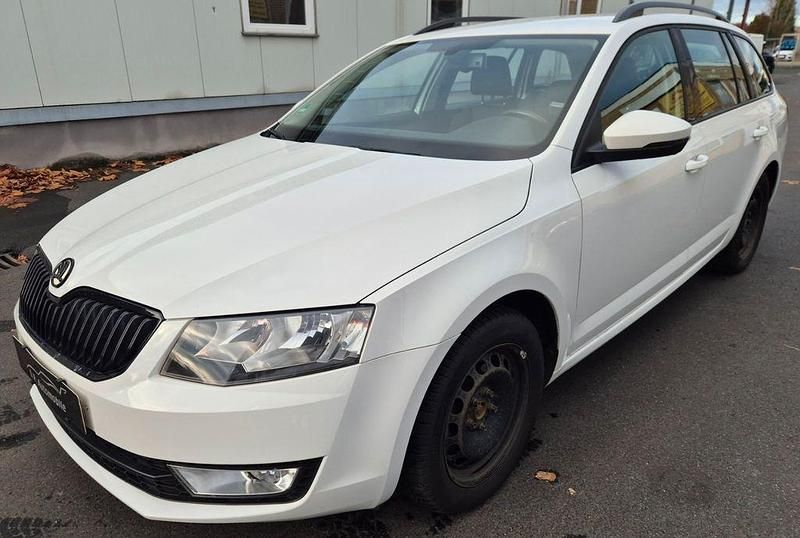 Weiß Gebraucht 2015 Skoda Octavia Elegance Kombi | 6.990 € (Superpreis) - Bild 1/4