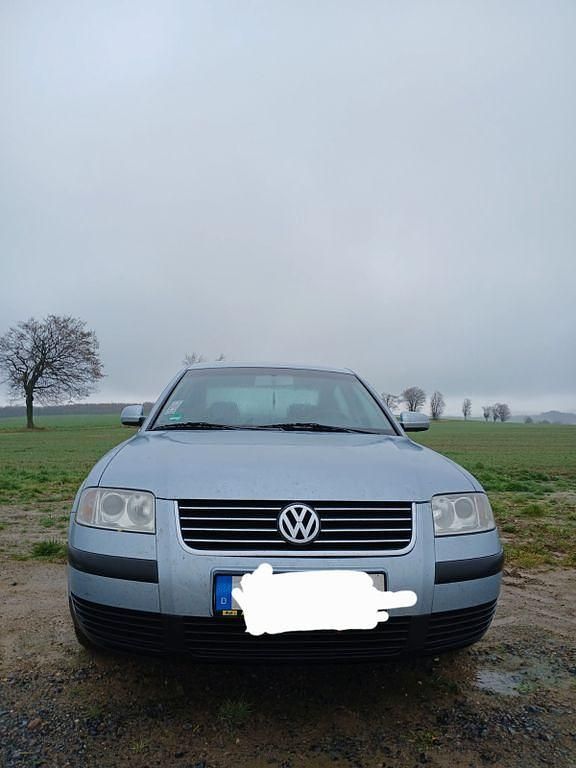 Blau Gebraucht 2001 VW Passat Limousine | 2.500 € (Etwas zu teuer) - Bild 1/4