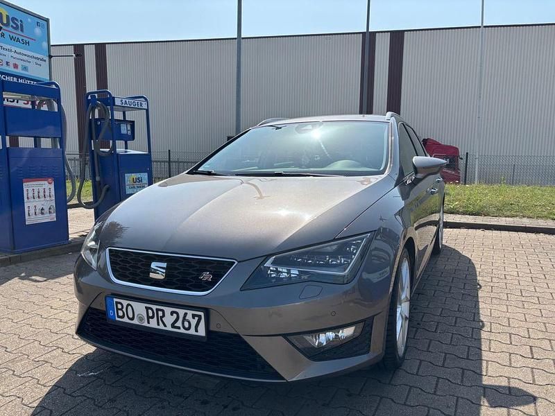 Grau Gebraucht 2014 Seat Leon ST FR Kombi | 10.900 € (Fairer Preis) - Bild 1/4