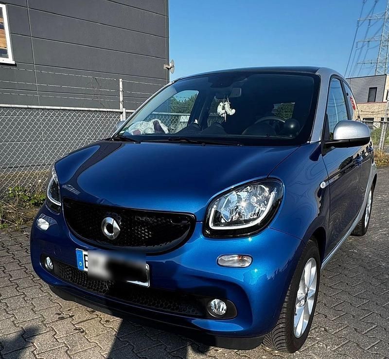 Blau Gebraucht 2017 Smart ForFour Passion Kleinwagen | 11.999 € (Guter Preis) - Bild 1/4