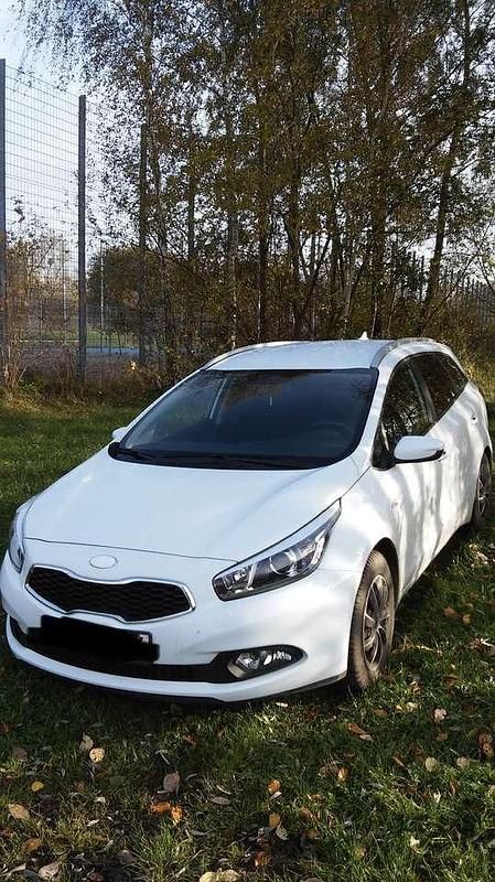 Gebraucht Kia Ceed Sportswagon Vision 99 PS (72 kW) 2012 Weiß Kombi