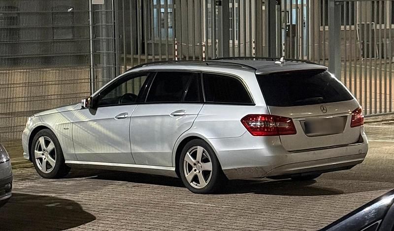 Gebraucht Mercedes E220 170 PS (125 kW) 2010 Silber Kombi